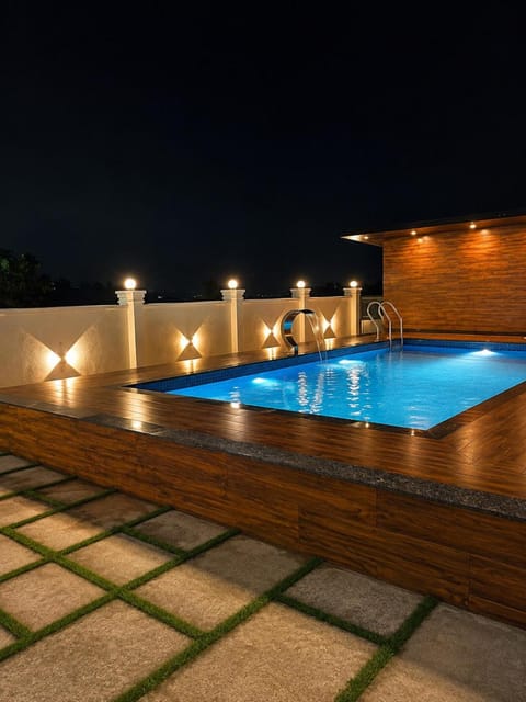 Property building, Night, Pool view, Pool view, Swimming pool, Swimming pool