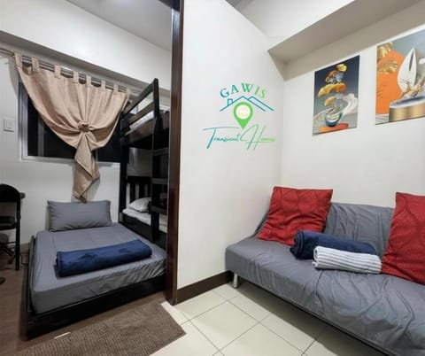 Bed, Seating area, Bedroom