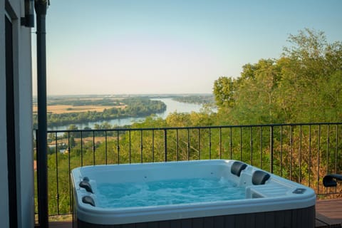 Hot Tub, View (from property/room), Balcony/Terrace