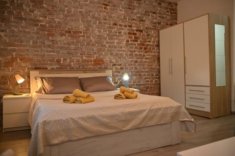 Bed, Photo of the whole room, towels, wardrobe
