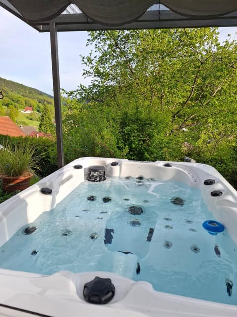 Day, Natural landscape, Hot Tub, Swimming pool