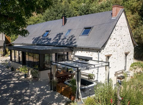 Property building, Patio, Facade/entrance, Hot Tub, Spa and wellness centre/facilities