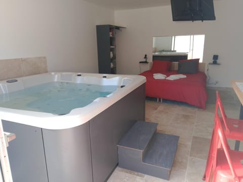 Hot Tub, Spa and wellness centre/facilities