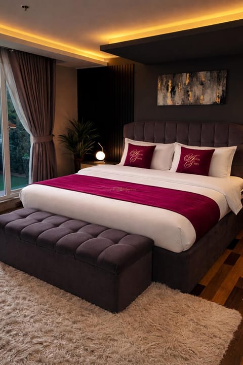 Bed, Photo of the whole room, Bedroom