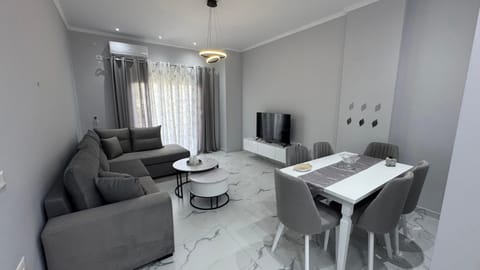 Communal lounge/ TV room, TV and multimedia, Living room, Seating area, Dining area, Evening entertainment