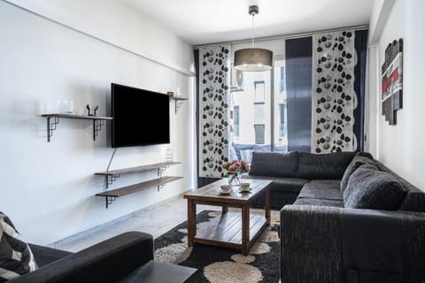 Communal lounge/ TV room, TV and multimedia, Living room, Seating area, Evening entertainment