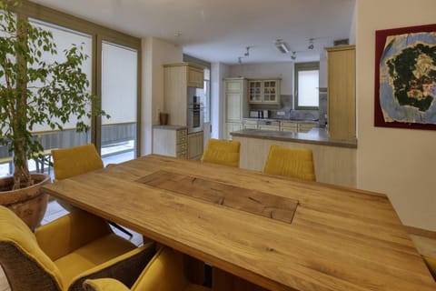 Decorative detail, Dining area