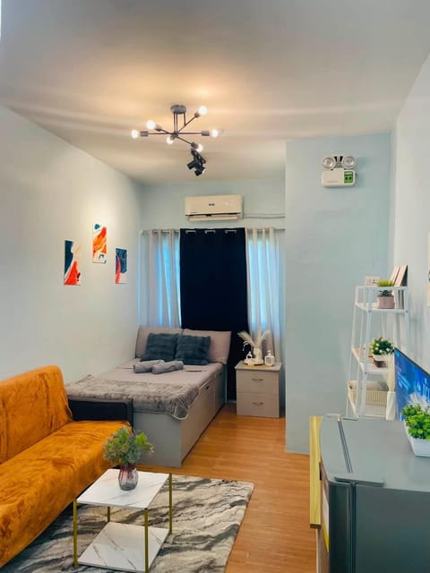 Photo of the whole room, air conditioner