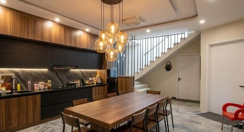 Restaurant/places to eat, Coffee/tea facilities, Kitchen or kitchenette, Kitchen or kitchenette, Food and drinks, Dining area, Food, Breakfast, Drinks