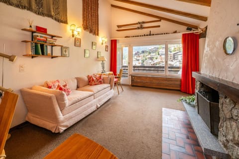 Living room, Photo of the whole room, Seating area