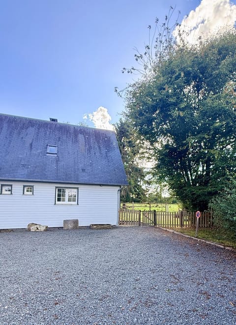 Property building, Natural landscape, Parking