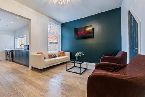 TV and multimedia, Living room, Photo of the whole room, Seating area