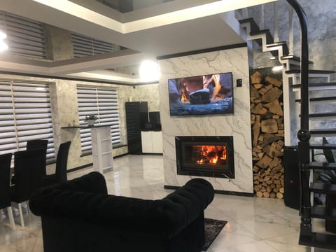 Communal lounge/ TV room, Karaoke, TV and multimedia, Living room, Seating area, fireplace
