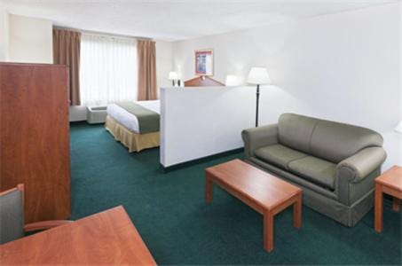 Holiday Inn Express Hotel & Suites Vinita by IHG Hotel in Ozark Mountains