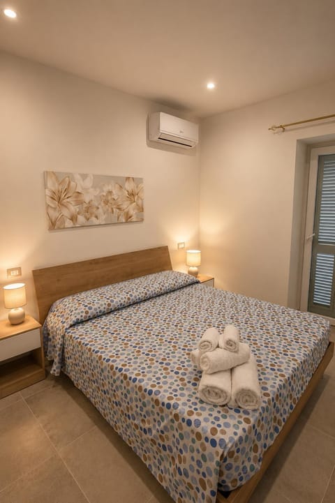 Bed, Photo of the whole room, Bedroom, towels, air conditioner