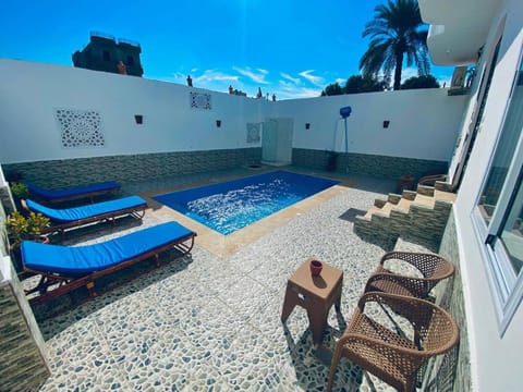 Day, Pool view, Swimming pool, sunbed