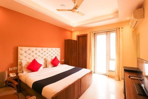 Bed, Photo of the whole room, Bedroom, air conditioner