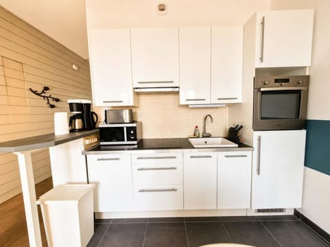 Coffee/tea facilities, Kitchen or kitchenette, dishwasher, minibar, oven, pet friendly, stove, toaster
