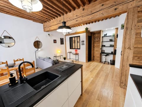 Kitchen or kitchenette, pet friendly, stove