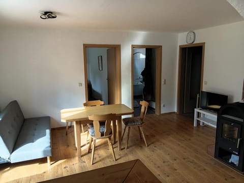 Communal lounge/ TV room, TV and multimedia, Living room, Seating area, Dining area, Evening entertainment