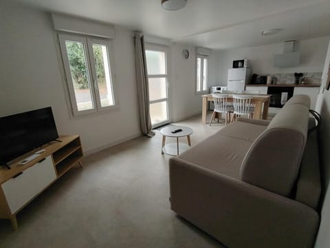 Communal lounge/ TV room, Kitchen or kitchenette