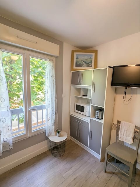 TV and multimedia, pet friendly, storage