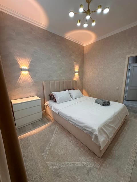 Bed, Bedroom, towels