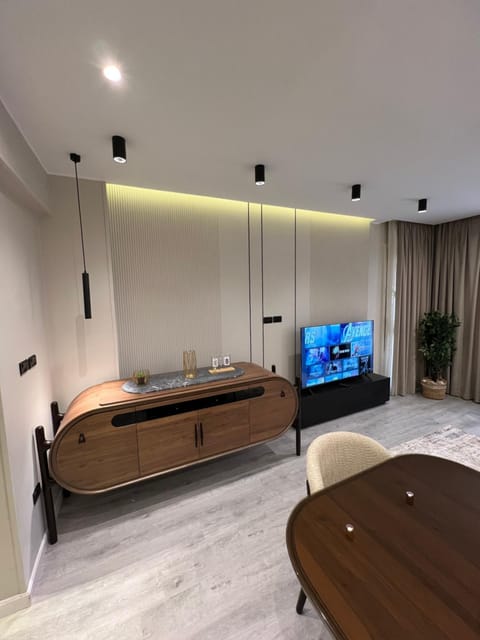 Communal lounge/ TV room, TV and multimedia, Living room, Seating area, Evening entertainment