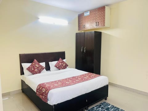 Bed, Photo of the whole room, Bedroom, bunk bed, wardrobe