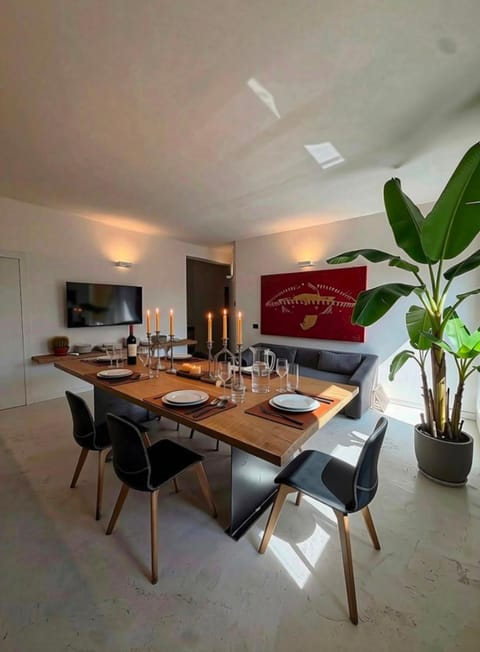 TV and multimedia, Living room, Banquet/Function facilities, Seating area, Dining area