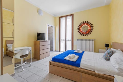Bed, TV and multimedia, Photo of the whole room, Bedroom, internet, towels