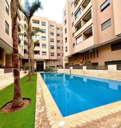 Property building, Day, Swimming pool
