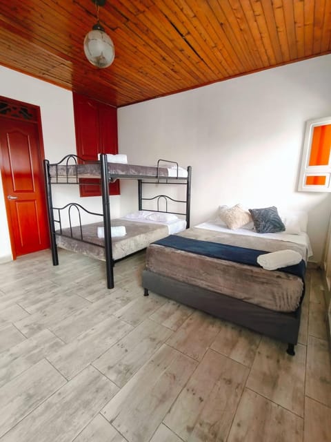 Bed, Photo of the whole room, bunk bed