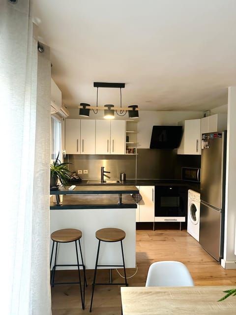 Kitchen or kitchenette, oven, stove
