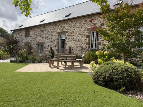Property building, Patio, Garden, Dining area, Garden view