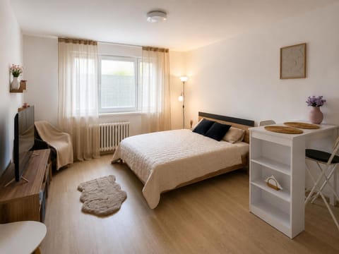 Photo of the whole room, Bedroom
