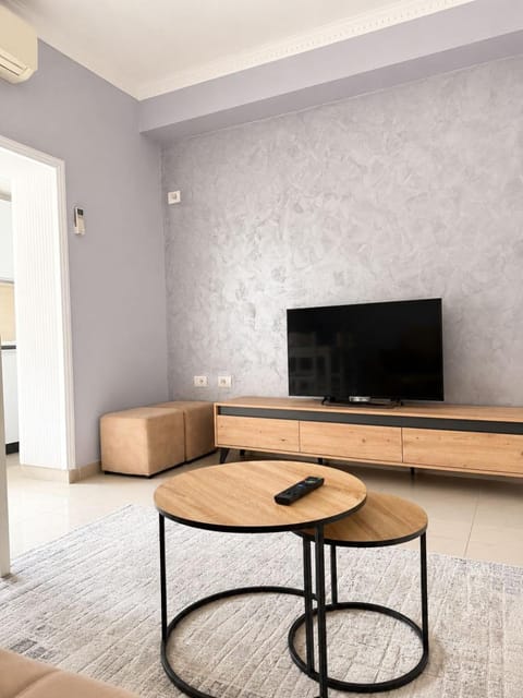 TV and multimedia, Living room, Evening entertainment