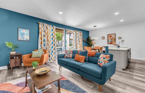 Patio, Communal lounge/ TV room, Day, TV and multimedia, Living room, Spa and wellness centre/facilities, Decorative detail, Seating area, Mountain view, Mountain view, Location, ATM, pet friendly, pet friendly