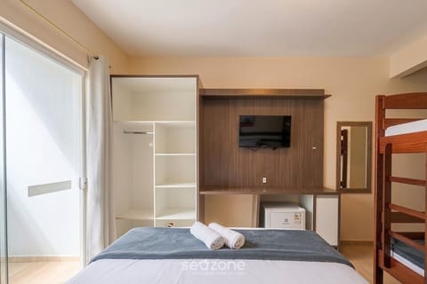 Bed, TV and multimedia, Bedroom