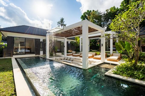 Swimming pool, sunbed