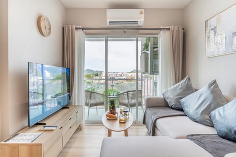 TV and multimedia, View (from property/room), Living room, air conditioner