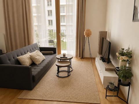 Communal lounge/ TV room, TV and multimedia, Living room, Seating area, Evening entertainment, internet, internet