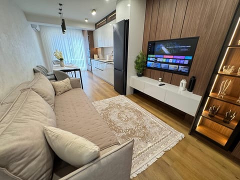 TV and multimedia, Kitchen or kitchenette, Living room