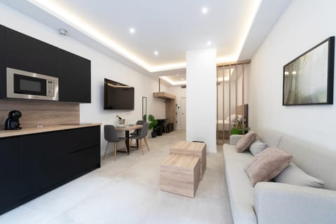 TV and multimedia, Kitchen or kitchenette, Living room, Seating area