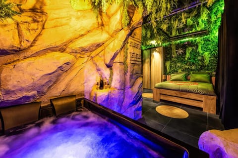 Natural landscape, Hot Tub, Spa and wellness centre/facilities