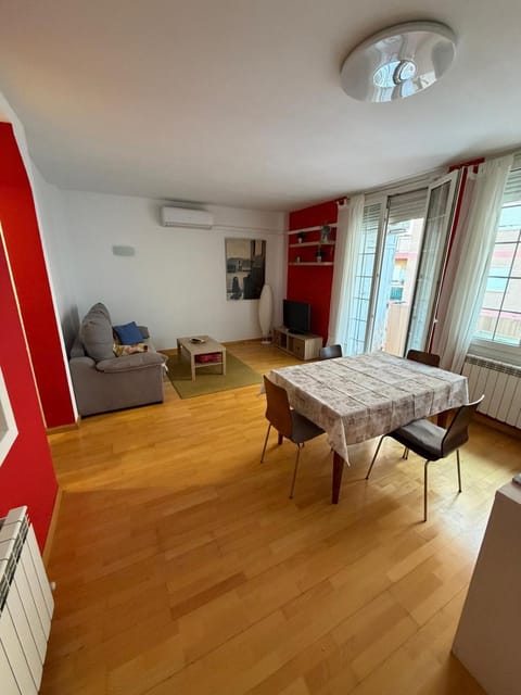 TV and multimedia, Living room, Photo of the whole room, Seating area, Dining area, air conditioner