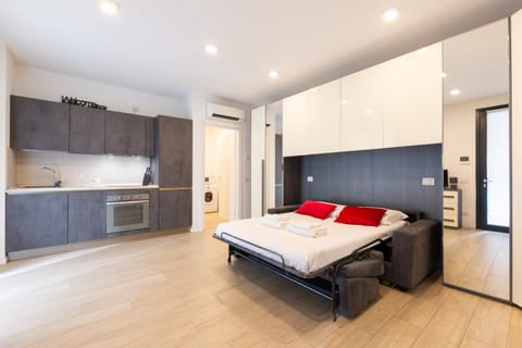 Bed, Kitchen or kitchenette
