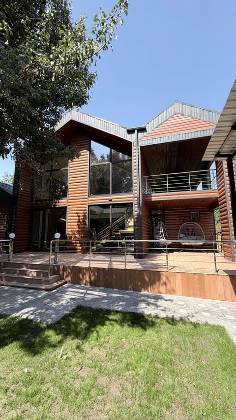 Property building, Day