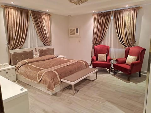 Bed, Seating area, Bedroom