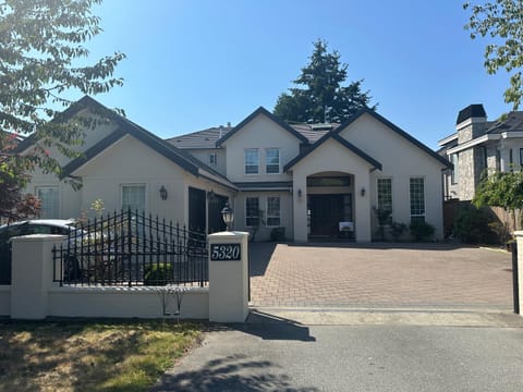 Vancouver Luxury Homestay Vacation rental in Richmond